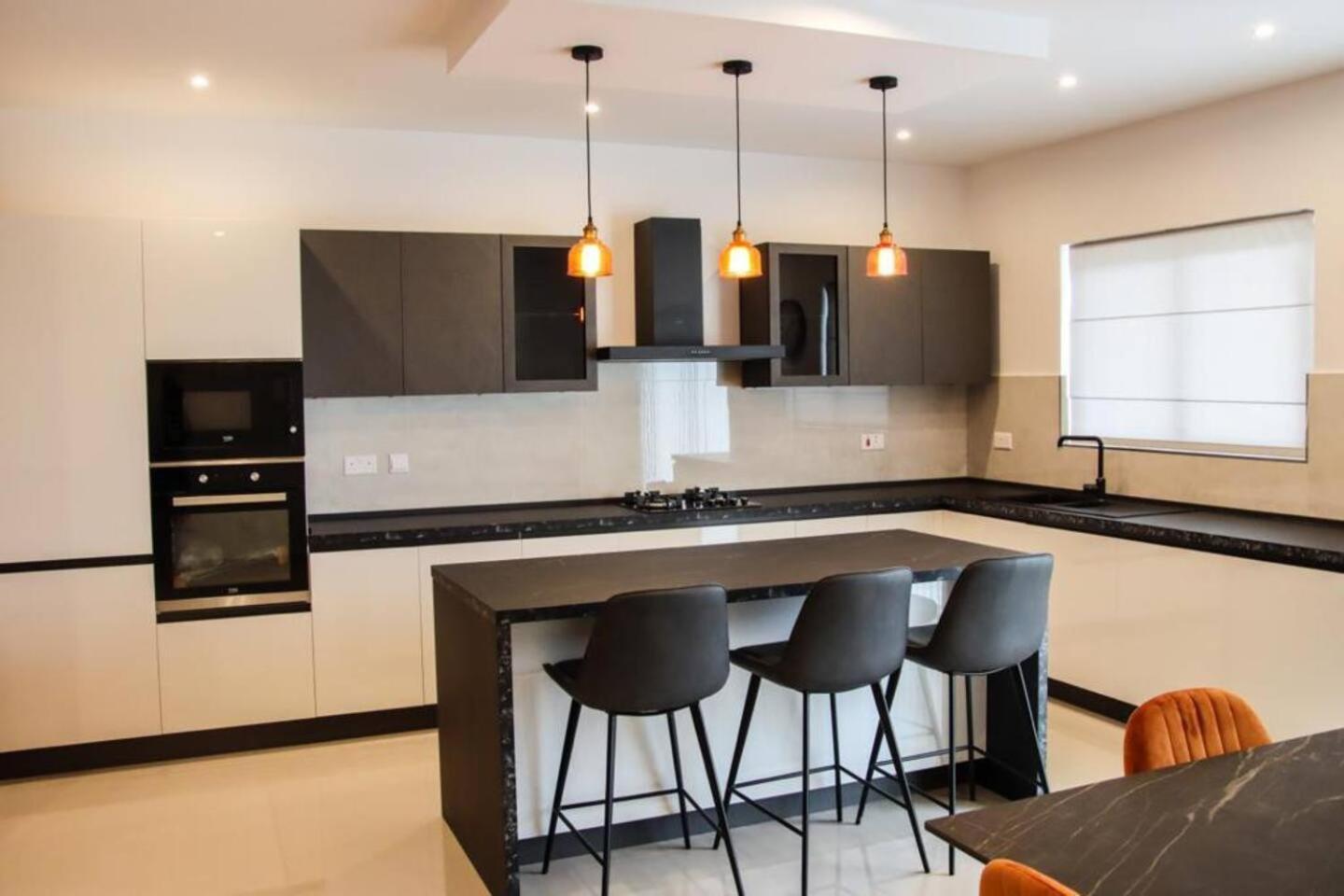 Amazing 2bed Ghadira! By Homely Apartament *